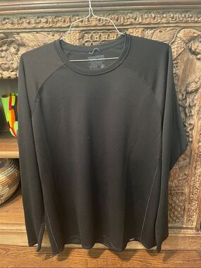 Patagonia Men's Long Sleeve Crew in Black. Capilene Midweight